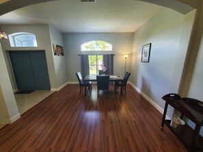 獨棟房屋, 多張床, 庭院, 花園景觀 (Palm Paradise) | 用餐區