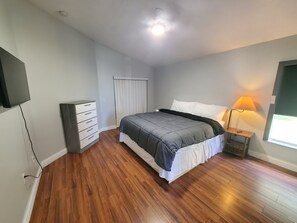 House, Multiple Beds, Patio, Garden View (Palm Paradise) | 4 bedrooms, individually decorated, individually furnished, bed sheets