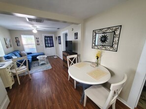 Hus, 2 queensize-senger, kjøkken, hageutsikt (Pinto's Place) | Innvendig