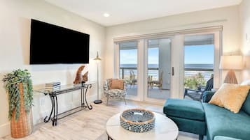 Casa, várias camas, sacada (White House on Flagler Beach - All) | Área de estar