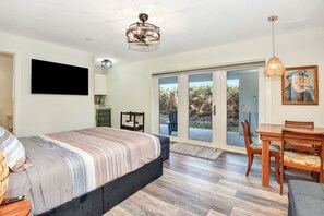 Maison, Plusieurs lits, patio, vue sur le jardin (Unit 11) | 1 chambre, décor unique, ameublement unique, literie fournie