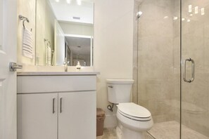 Casa, várias camas, varanda, vista para o jardim (Unit 11) | Banheiro
