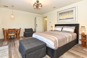 Casa, várias camas, varanda, vista para o jardim (Unit 11) | 1 quarto, individualmente decorados, individualmente mobiliados