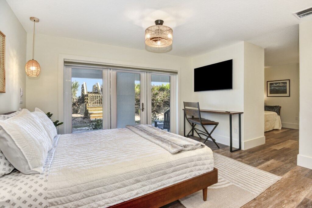 House, Multiple Beds, Balcony, Garden View (Unit 12) | 2 bedrooms, individually decorated, individually furnished, bed sheets