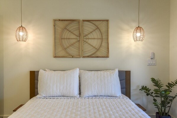 House, Multiple Beds, Balcony, Garden View (Unit 12) | 2 bedrooms, individually decorated, individually furnished, bed sheets