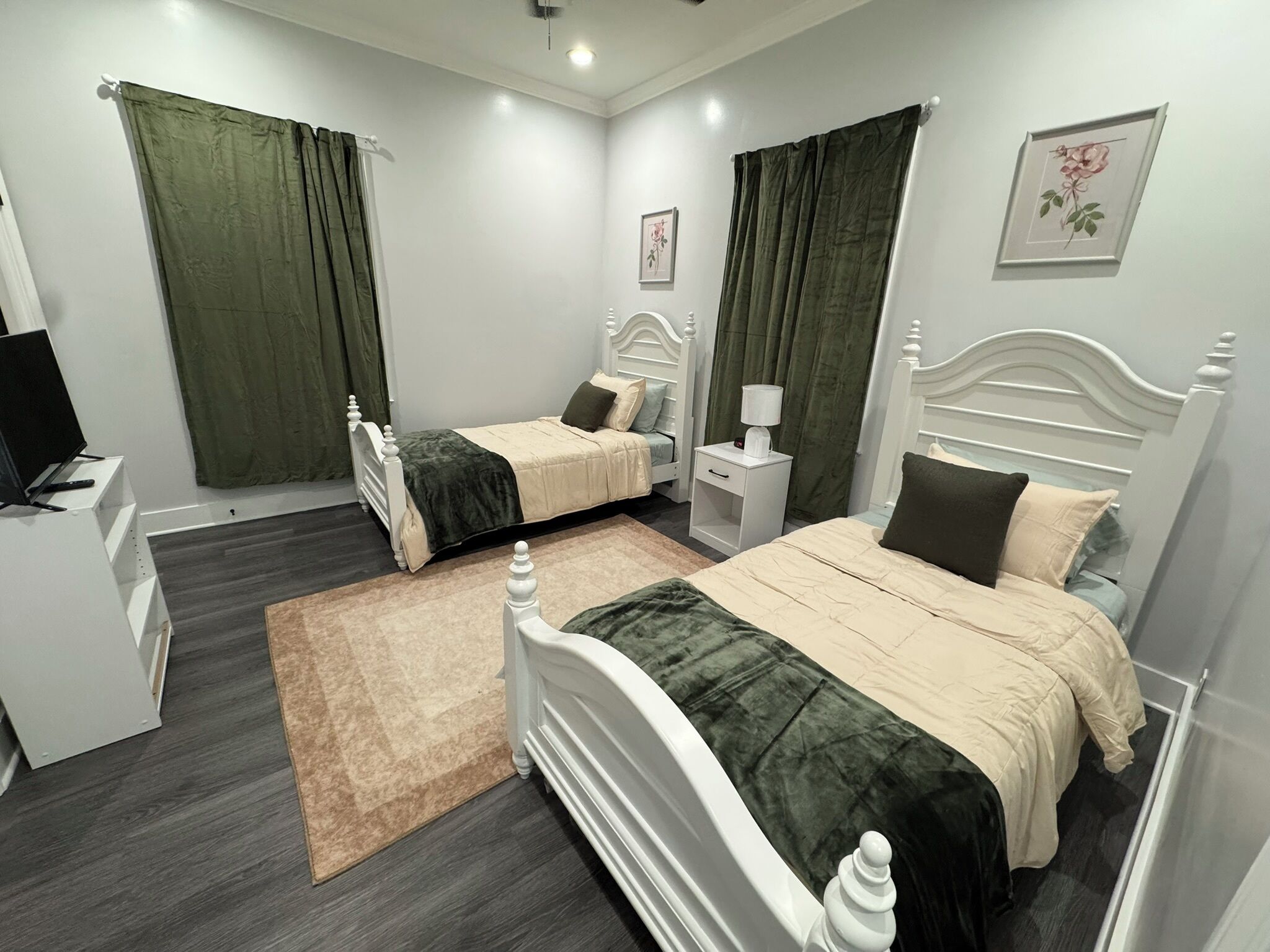 3 bedrooms, iron/ironing board, internet, bed sheets