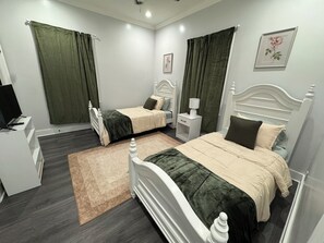 3 chambres, fer et planche à repasser, accès à Internet, literie fournie