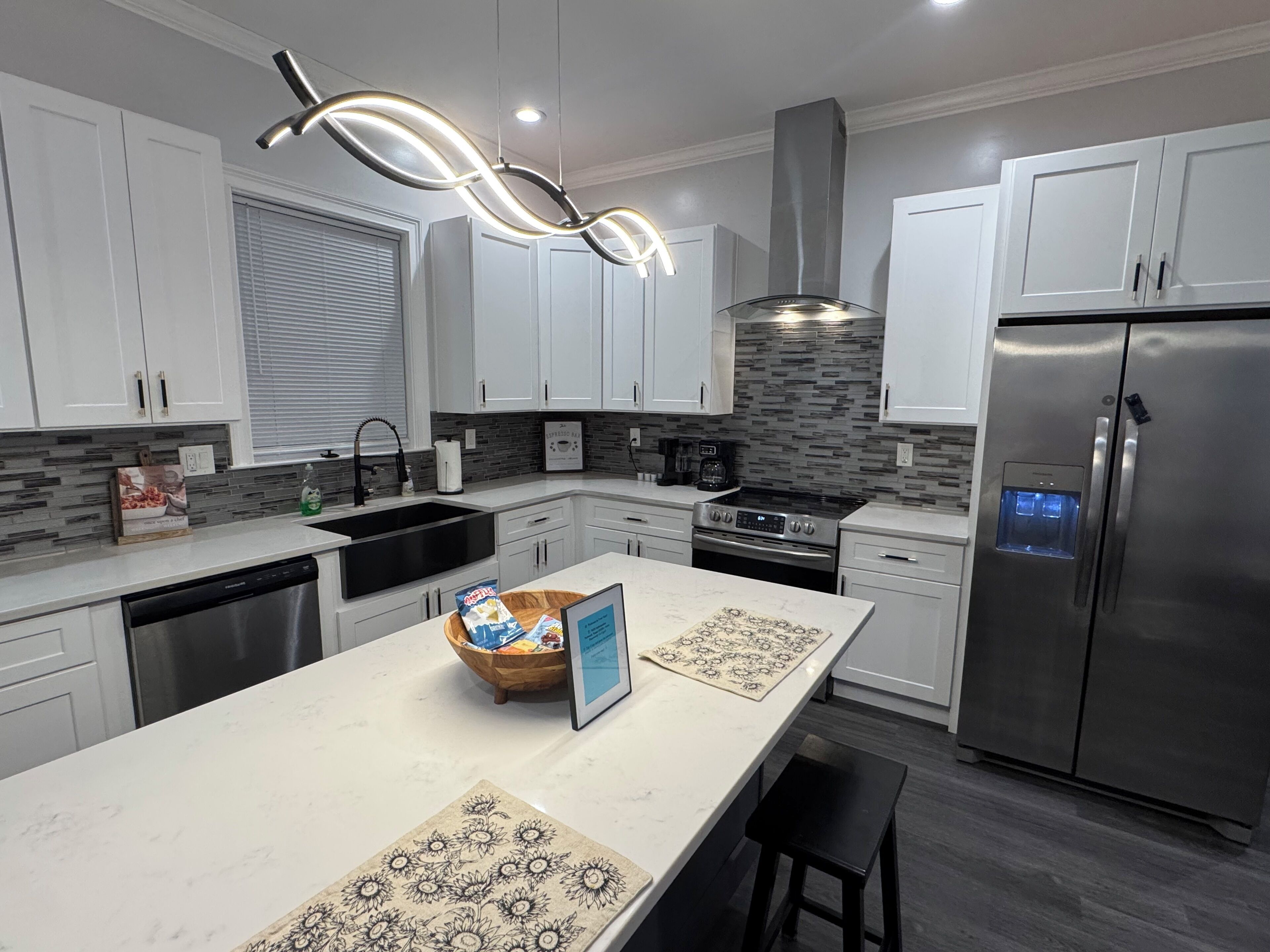 Microondas, horno, placa de cocina, lavavajillas