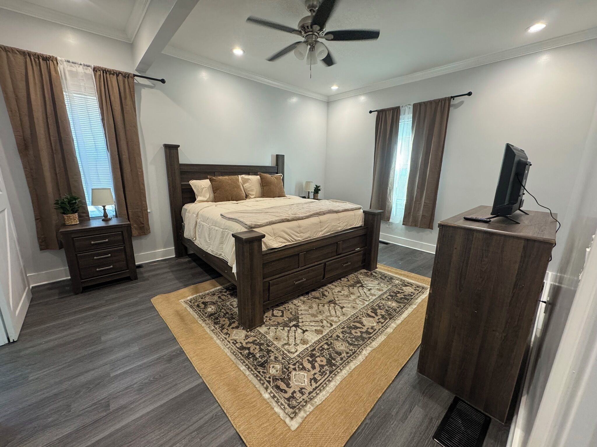 3 habitaciones, tabla de planchar con plancha y wifi gratis 