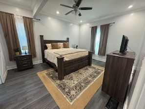 3 bedrooms, iron/ironing board, internet, bed sheets