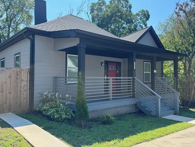 Modern 3-bedroom house with hot tub and backyard near downtown Atlanta.