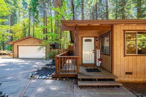 Charming Cabin Close to Lake ~ Apple Hill ~ Tahoe