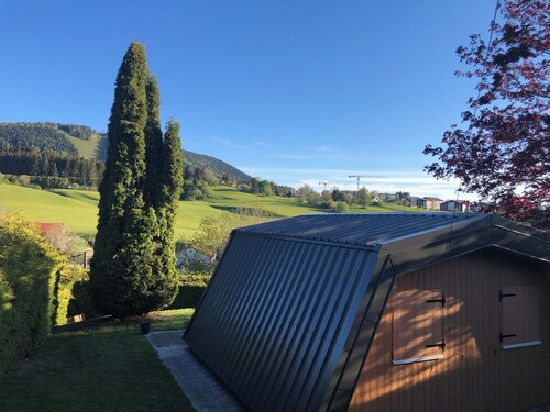 Atypical chalet with enclosed garden and breathtaking views! Rosa-Lila the Tiny-house