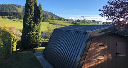 Atypical chalet with enclosed garden and breathtaking views! Rosa-Lila the Tiny-house