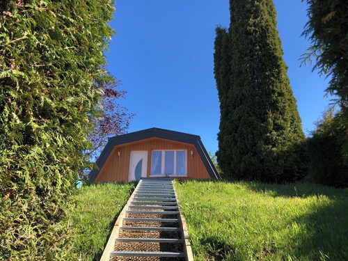 Atypical chalet with enclosed garden and breathtaking views! Rosa-Lila the Tiny-house