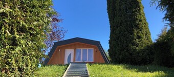 Atypical chalet with enclosed garden and breathtaking views! Rosa-Lila the Tiny-house