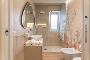 Unclassified image, 3 of 21, button