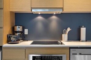 Deluxe Apartment, 2 Bedrooms | Private kitchen | Full-size fridge, microwave, oven, stovetop