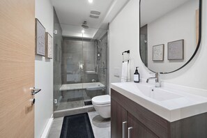 Superior Apartment, 2 Bedrooms | Bathroom | Free toiletries, hair dryer, towels, soap - Nomad Saint Jacques (Montreal)