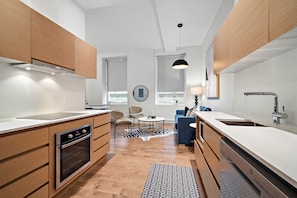 Apartament clàssic, 1 dormitori | Cuina privada | Frigorífic gran, microones, forn i placa de cuina