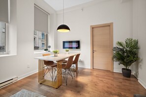 Apartament estàndard, 1 dormitori | Zona de menjador de l'habitació