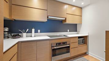 Superior-Apartment, 3 Schlafzimmer | Eigene Küche | Großer Kühlschrank, Mikrowelle, Ofen, Herdplatte