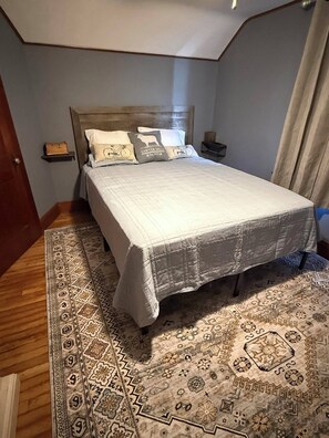 3 عدّة غرف نوم وواي فاي وملاءات أسرّة