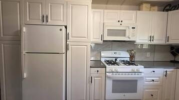 Micro-ondes, four, plaque de cuisson, lave-vaisselle