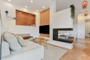 Unclassified image, 2 of 26, button