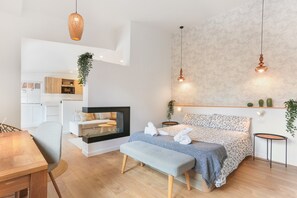 Unclassified image, 4 of 26, button