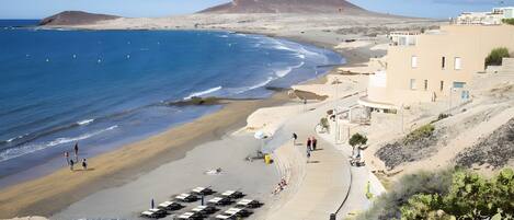 بالقرب من الشاطئ