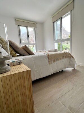 2 bedrooms, iron/ironing board, WiFi, bed sheets - Holiday Apartment 'With Mountain Views' with Wi-Fi and Air Conditioning (Los Silos)