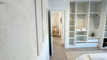 2 slaapkamers, een strijkplank/strijkijzer, wifi, beddengoed