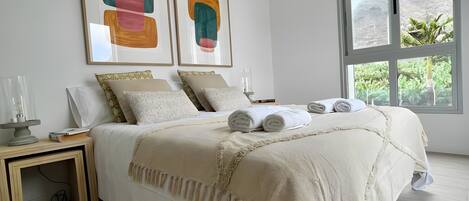 2 室のベッドルーム、アイロン / アイロン台、WiFi、ベッドシーツ