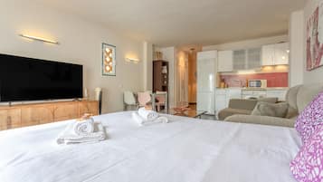 1 slaapkamer, een strijkplank/strijkijzer, wifi, beddengoed