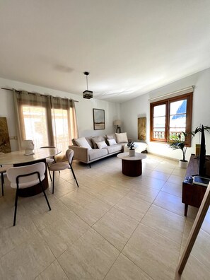 TV - Vacation Apartment 'Con Gran Terraza Y Vistas' with Balcony, Wi-Fi and Air Conditioning (Los Silos)