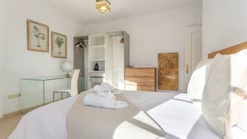 2 bedrooms, iron/ironing board, WiFi, bed sheets