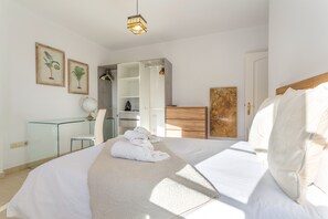 2 chambres, fer et planche à repasser, Wi-Fi, draps fournis