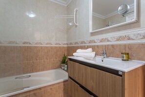Bathroom - Bright Apartment with Terrace at Playa Jardín (Puerto de la Cruz)
