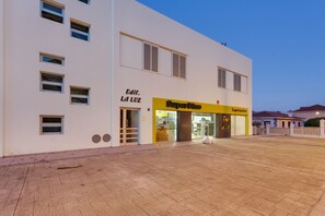 A SuperDine restaurant with a storefront, a sign reading 'Edit. LA LUZ,' and a paved outdoor area. - Vacation Apartment 'Apto Moderno Con Vistas Únicas' with Sea View, Private Terrace and Wi-Fi (Los Silos)