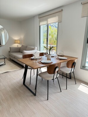 Dining - Vacation Apartment 'Apto Moderno Con Vistas Únicas' with Sea View, Private Terrace and Wi-Fi (Los Silos)