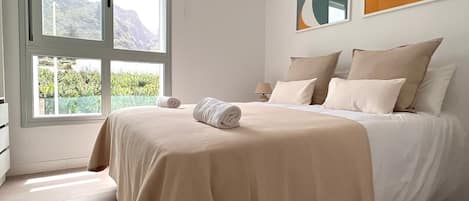 2 室のベッドルーム、アイロン / アイロン台、WiFi、ベッドシーツ