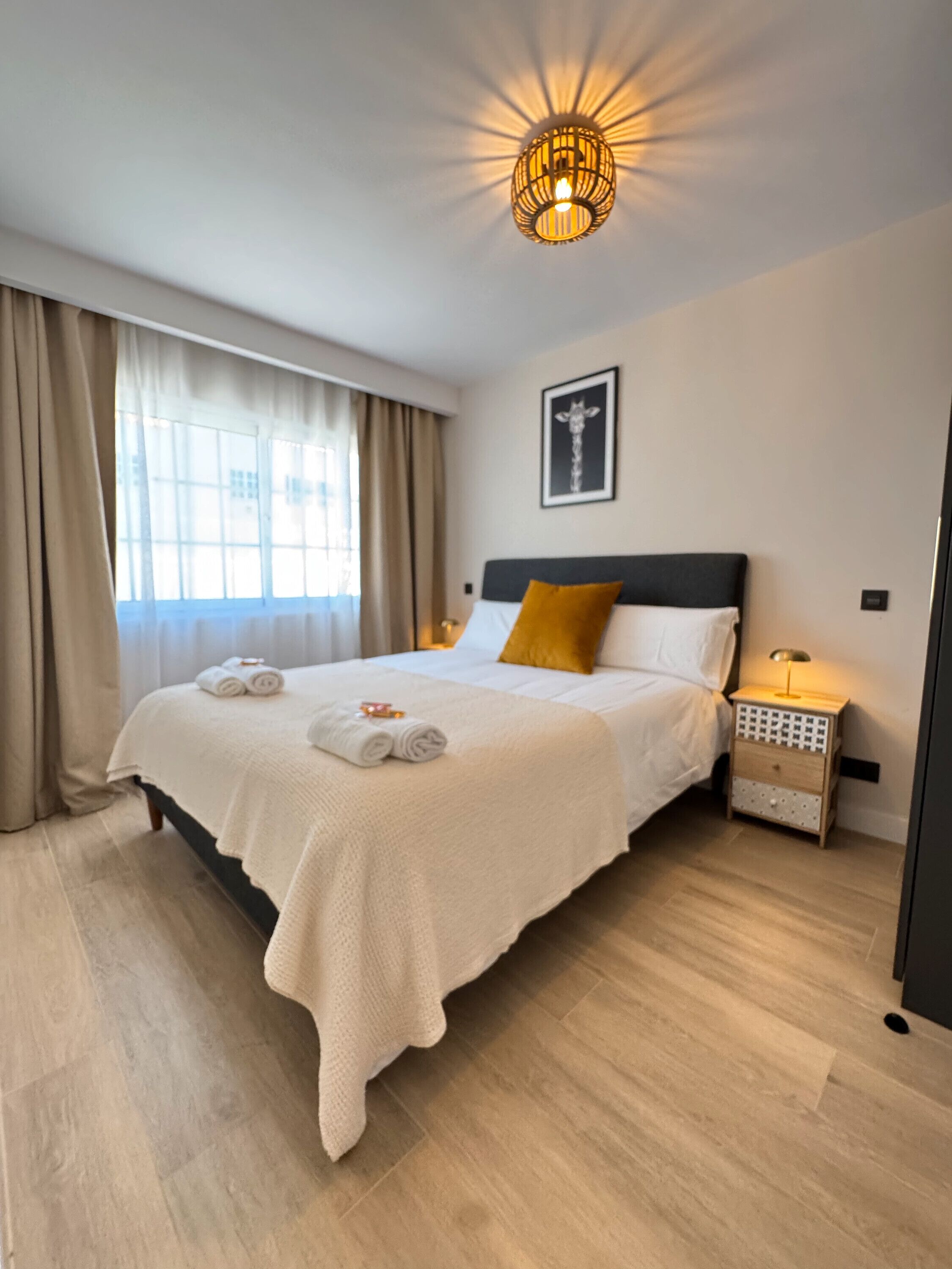 3 slaapkamers, een strijkplank/strijkijzer, wifi, beddengoed