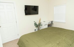 4 عدّة غرف نوم وواي فاي مجانًا وملاءات أسرّة