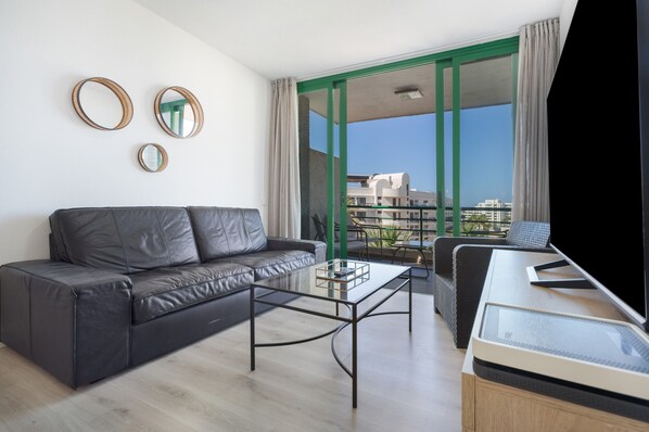 Unclassified image, 1 of 30, button