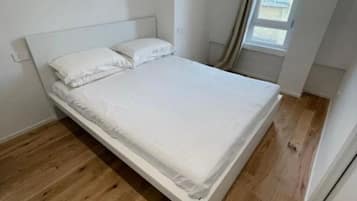 Iron/ironing board, internet, bed sheets