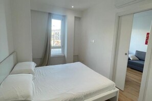 2 chambres, fer et planche à repasser, accès Internet, draps fournis