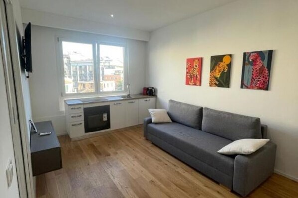 Living area - Flora: 1 Bedroom Apartment 1 (Milano)