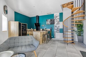 TV - Apartment 'Bellevue' with Wi-Fi and Air Conditioning (Bourg)