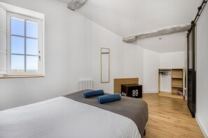 1 habitación, tabla de planchar con plancha, wifi y ropa de cama 